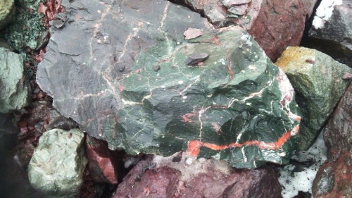 Гигантские зелёные валуны для ландшафтного дизайна весом более 5 тонн купить в Елабуге