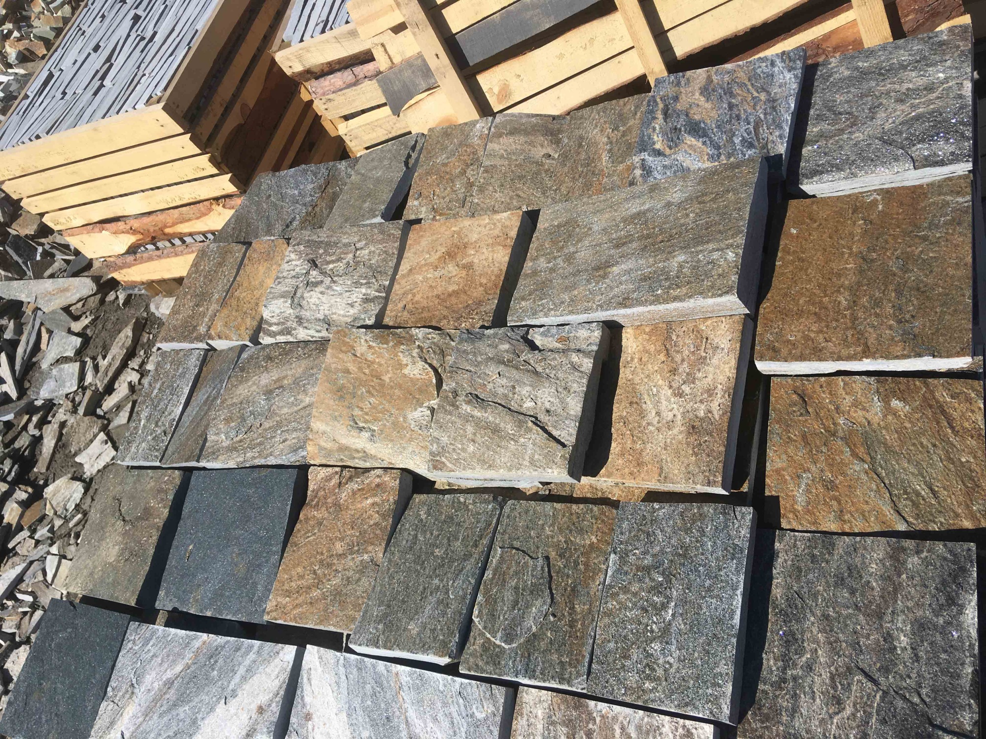 Плитка пилёная златолит Уральский для цоколя, отмостки купить в Елабуге