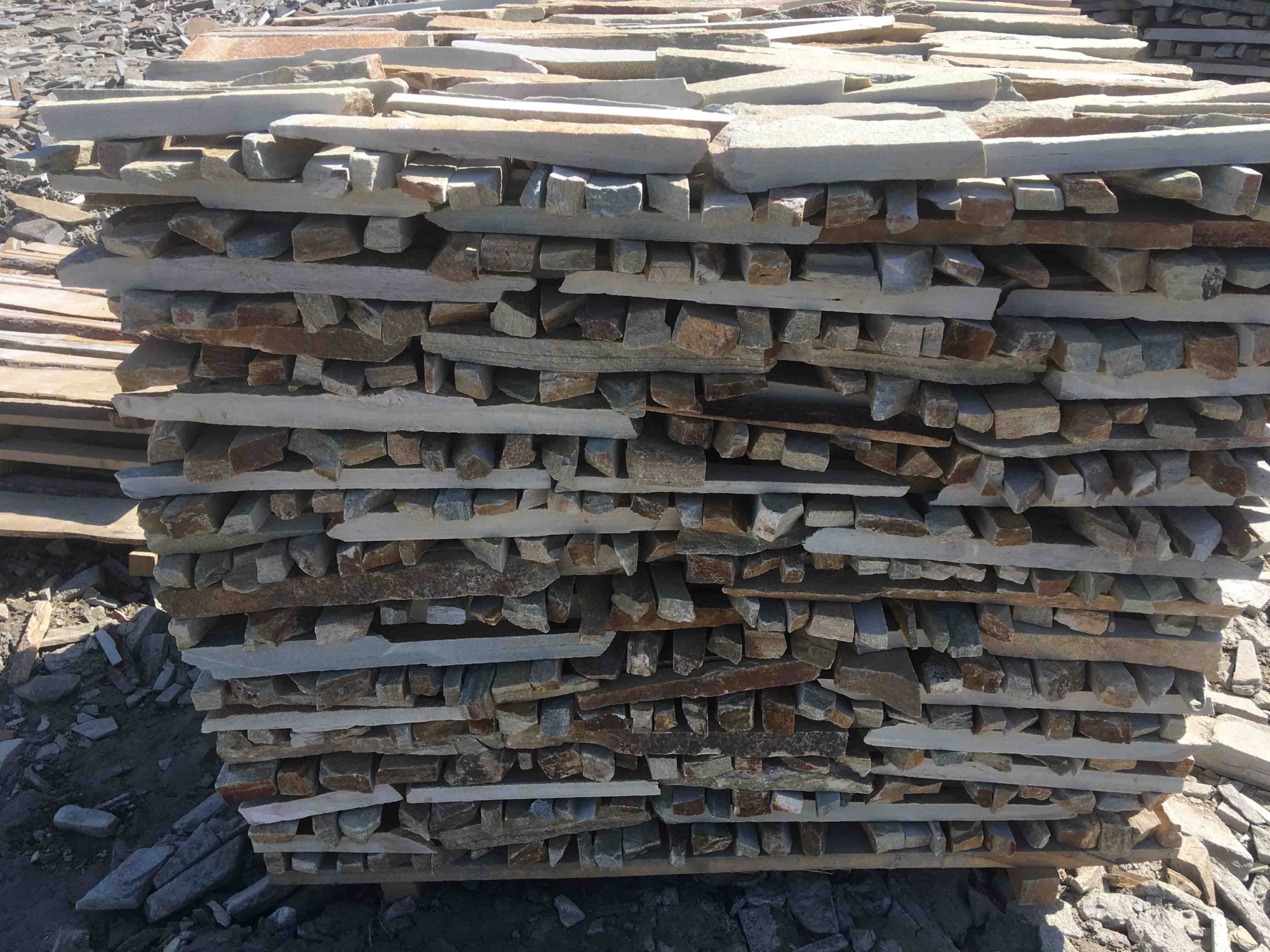 Горбушка златолит золотистый для облицовки купить в Елабуге