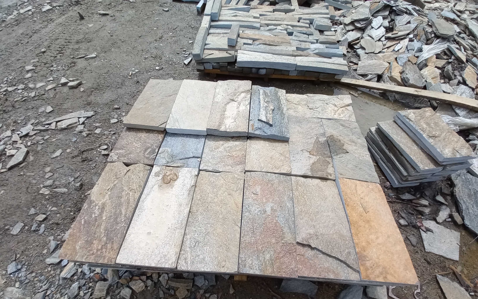 Плитка пилёная златолит Уральский для цоколя, отмостки купить в Елабуге