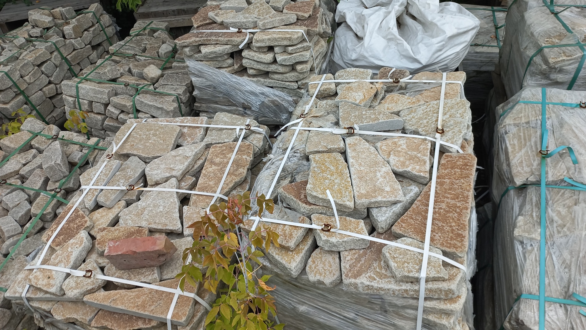 Плитняк гранитный галтованный купить в Елабуге