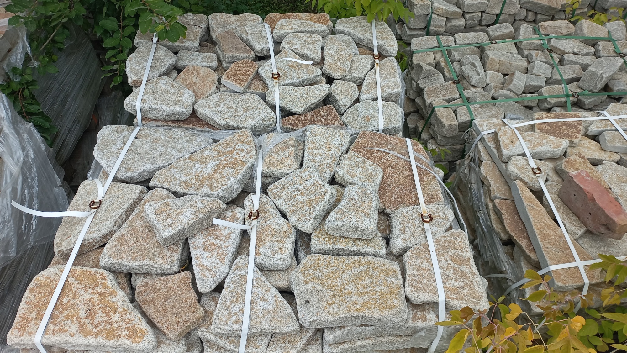 Гранитный плитняк галтованный для мощения купить в Елабуге