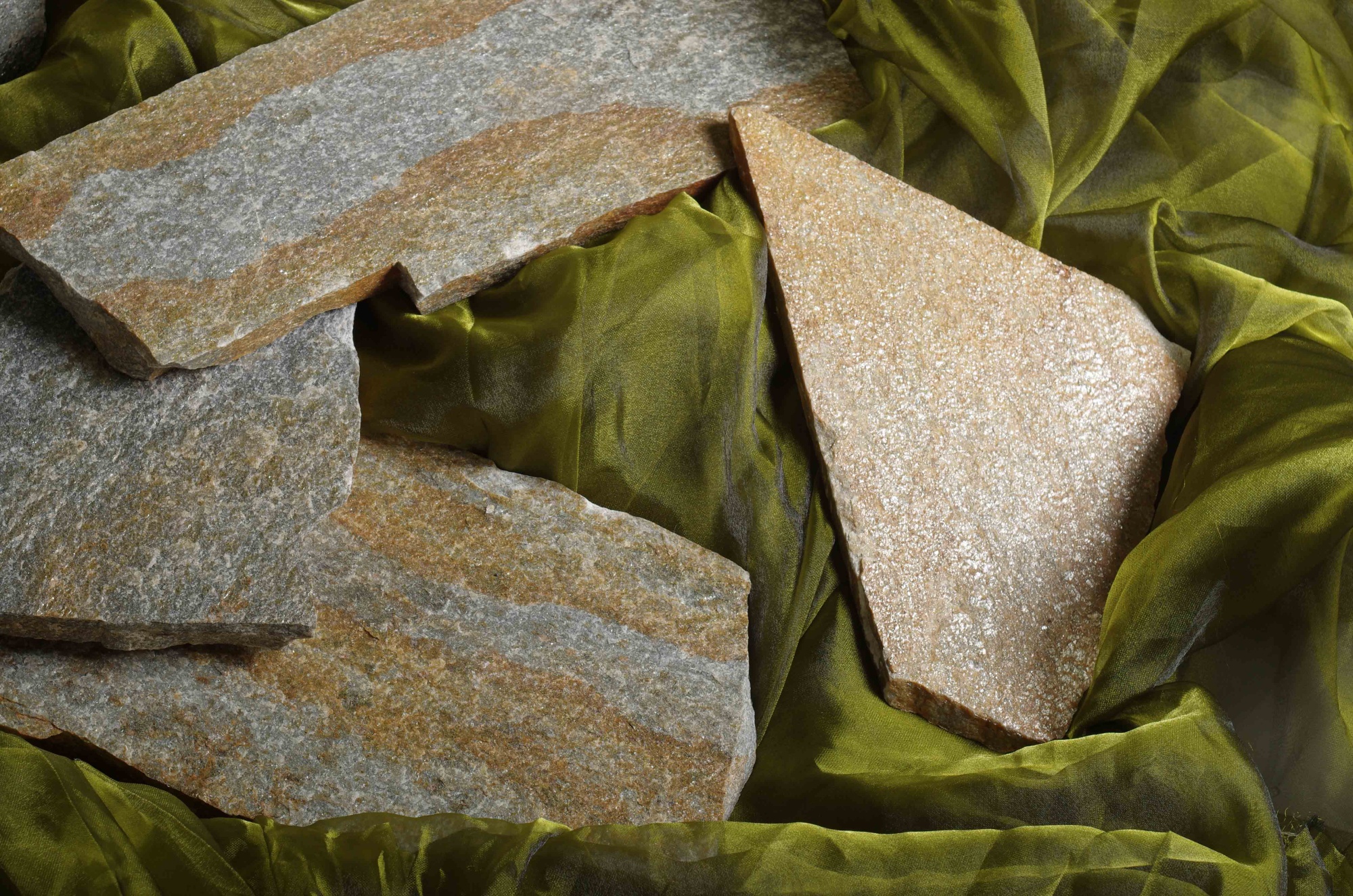 Плитняк златолит Уральский для цоколя, отмостки купить в Елабуге